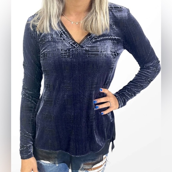 Simply Vera Velvet Long Sleeve Top Color: Blue/purple | Size:M - Picture 1 of 8